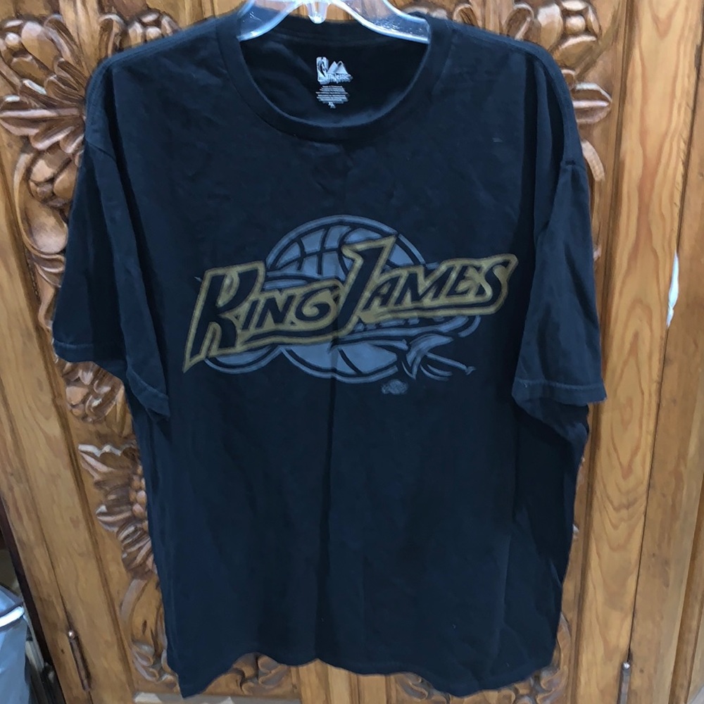 EUC Majestic XL King James black t shirt